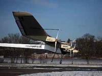 Первый самолет на солнечных батареях поднялся в воздух