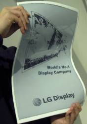 Компания LG Display создала гибкую панель почти как газета