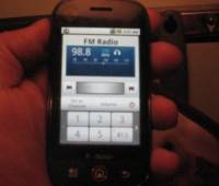В Motorola Cliq можно включить FM-радио