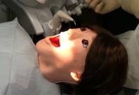 Японские стоматологи тренируются на роботах
