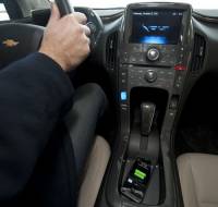Беспроводная зарядка телефонов в машинах General Motors
