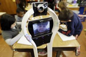 Робот заменил школьника на уроках