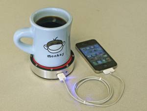 Заряди телефон при помощи горячего кофе или чая