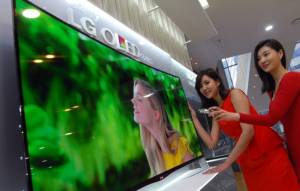 LG начинает продажи первого OLED-телевизора с изогнутым экраном