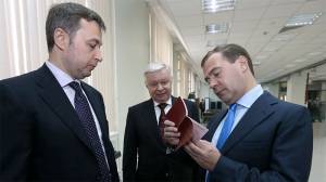 Медведев запретил общественный Wi-Fi без паспорта
