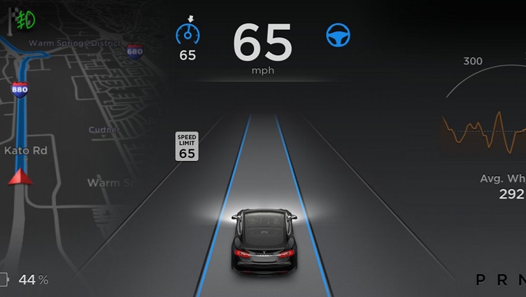 Электромобиль Tesla теперь и с автопилотом